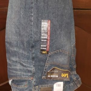 NWT LEE BRAND RELAXED FIT STRAIGHT LEG JEAN 42/36